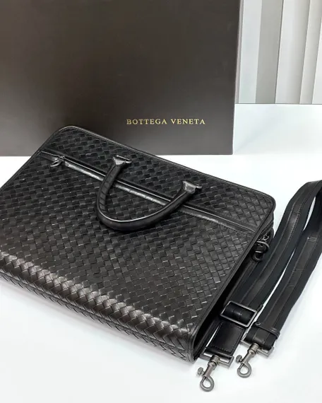 Кожаный портфель Bottega Veneta Intrecciato 40 с плечевым ремнем