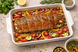 Рулет из индейки с овощами и оливками