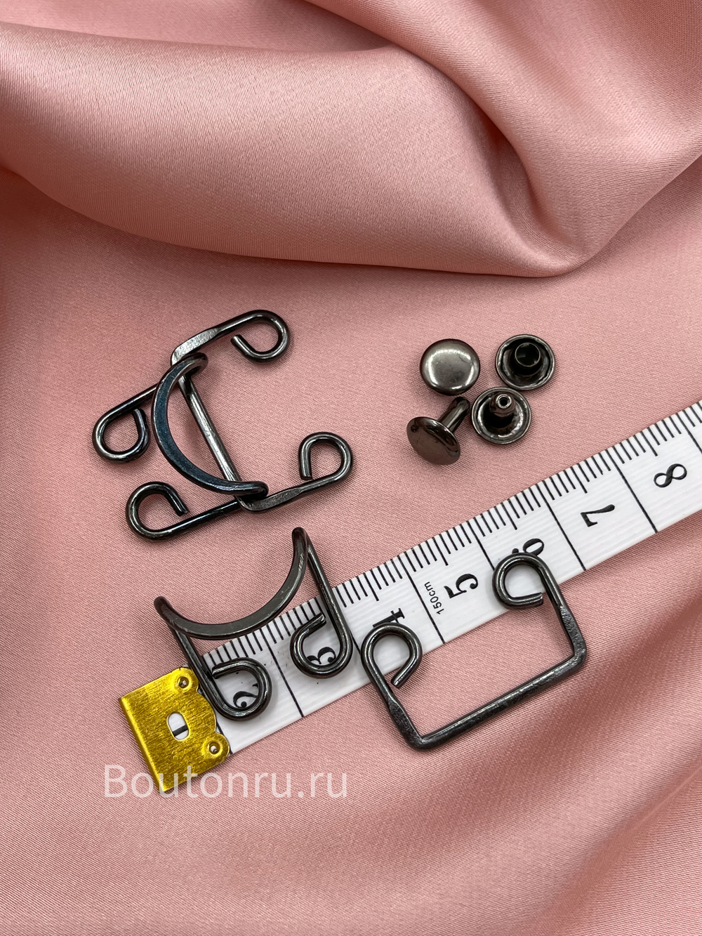 Крючок на стойку воротника с хольнитенами графит