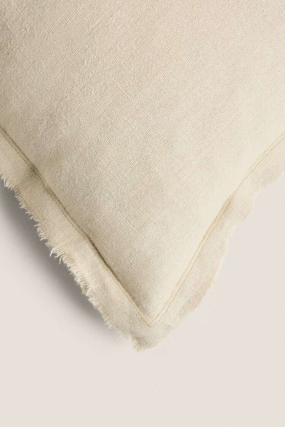 ZARA HOME ЛЬНЯНОЙ ЧЕХОЛ НА ПОДУШКУ С КИСТОЧКАМИ, СВЕТЛО-ЗЕЛЕНЫЙ