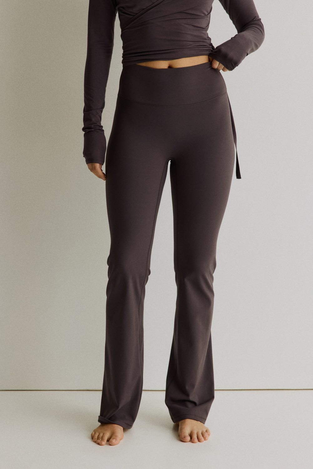 Легинсы клёш для йоги SoftMove™ - H&M