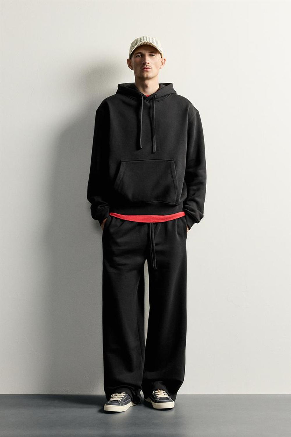 ZARA БАЗОВЫЕ СПОРТИВНЫЕ БРЮКИ LOOSE FIT, ЧЕРНЫЙ
