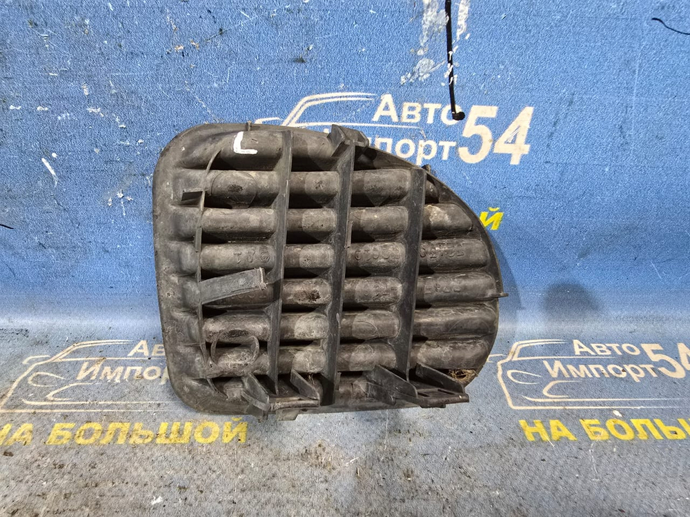 Заглушка бампера TOYOTA FUNCARGO 1999-2002