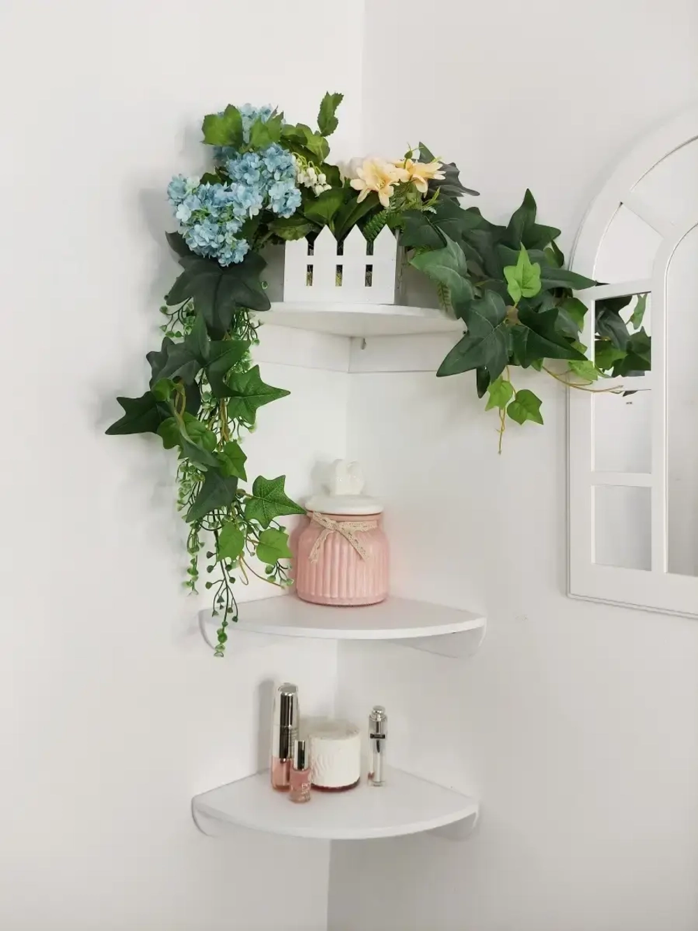Комплект угловых полок. 2 штуки 25*25 см