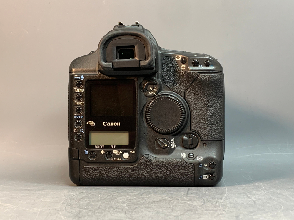 Canon EOS 1D Mark II 49.357 Кадров