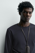 БАЗОВАЯ ФУТБОЛКА SLIM FIT — ZARA