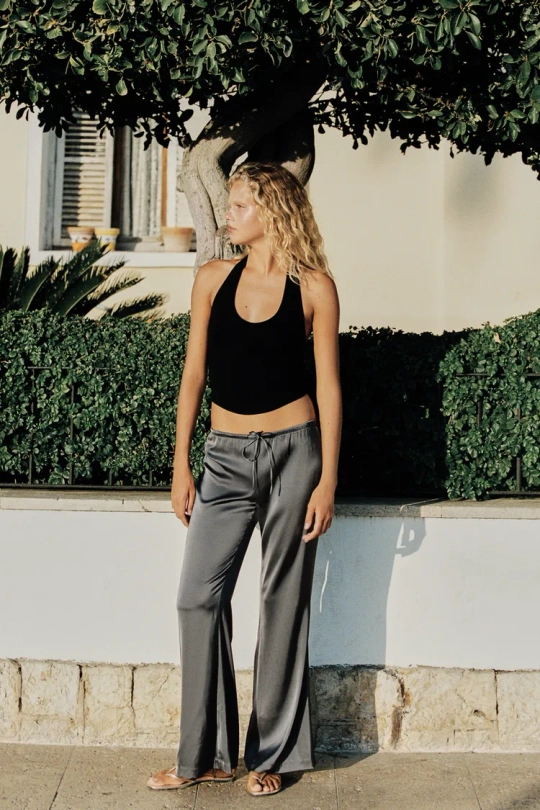 ZARA ТОП С ГОРЛОВИНОЙ ХАЛТЕР И ЗАКРУГЛЕННЫМ НИЗОМ, ЧЕРНЫЙ