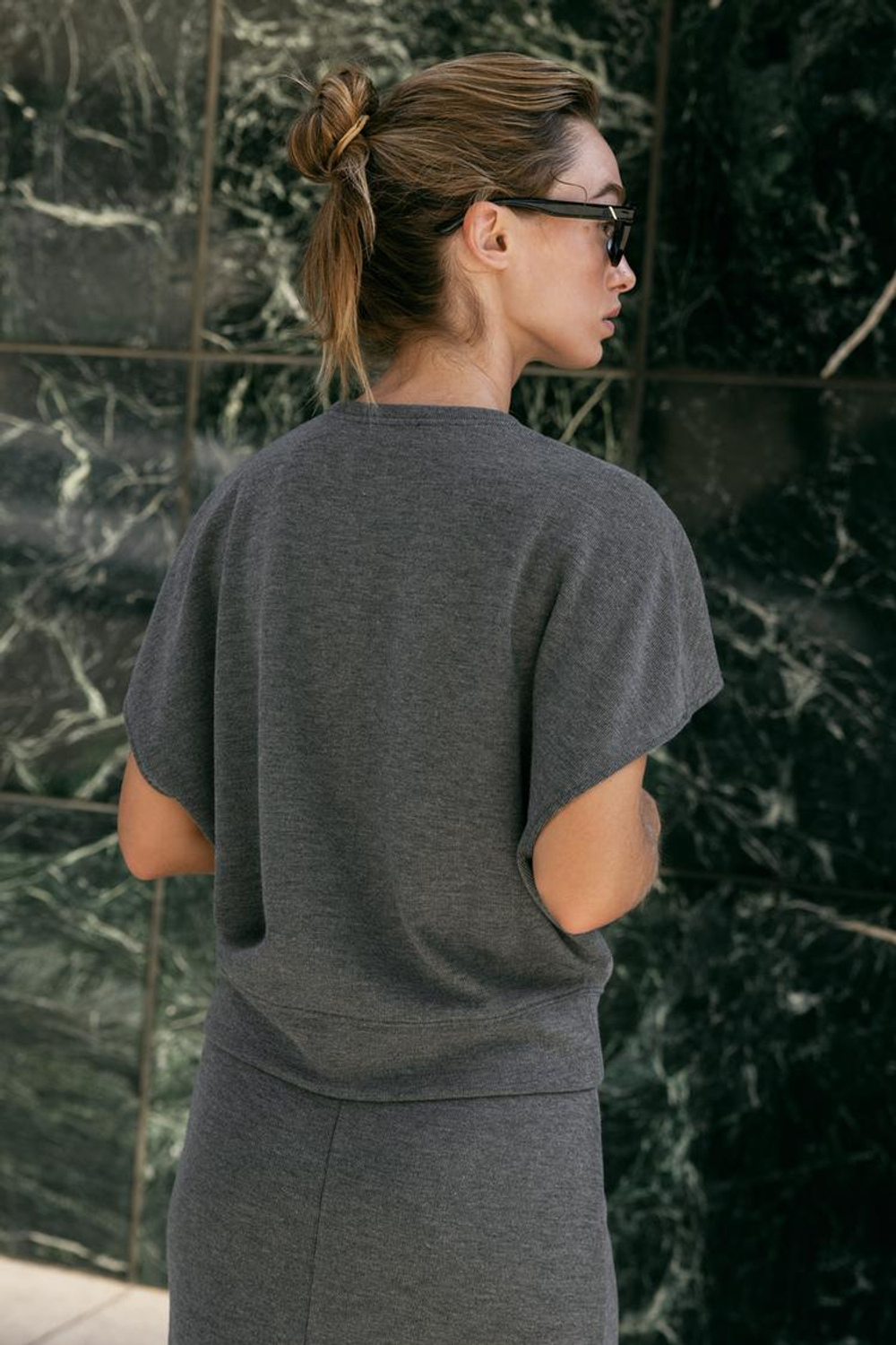 ZARA МЯГКИЙ ТОП С КОРОТКИМИ РУКАВАМИ, СЕРЫЙ МЕЛАНЖ