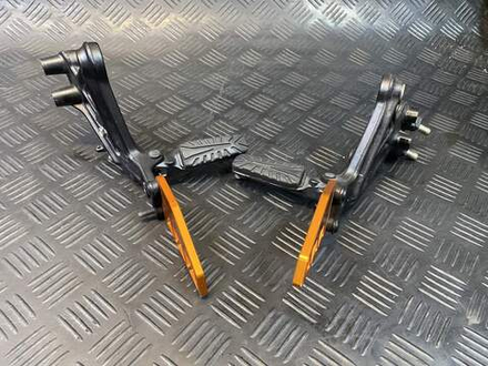 Подножки водительские KTM 250 Duke 2020 (с кронштейнами)