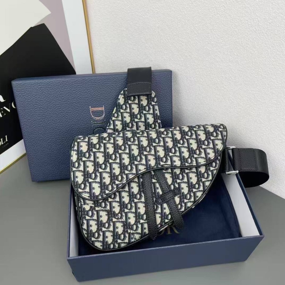 Сумка через плечо Christian Dior Saddle