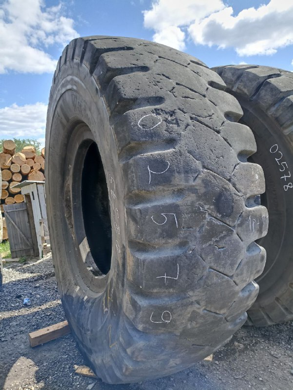 33.00R51 Bridgestone VRDP шина б/у
