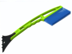 Щетка автомобильная со скребком 42см OKTAN зеленая