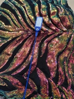 разноцветное макси платье с пайетками
