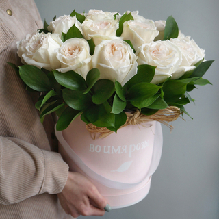 5. White O’Hara в большой шляпной коробке