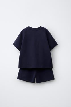 ZARA КОМПЛЕКТ ИЗ ФУТБОЛКИ И ШОРТОВ ИНТЕРЛОК, МОРСКОЙ СИНИЙ