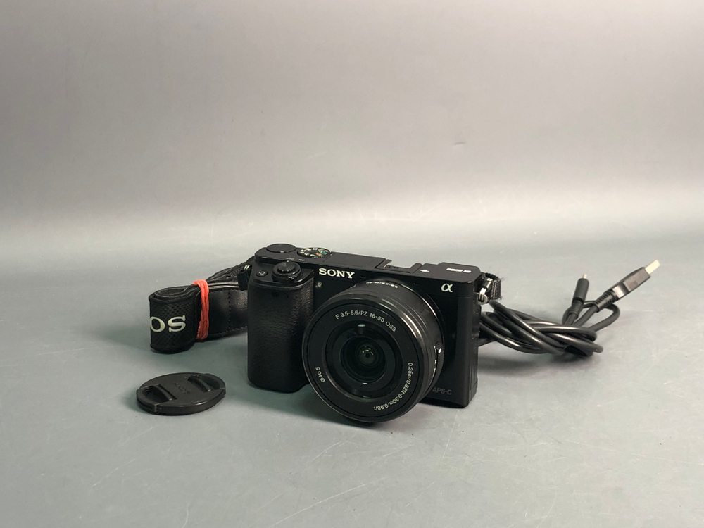 Sony A6000 kit 16-50mm 1.600 кадров
