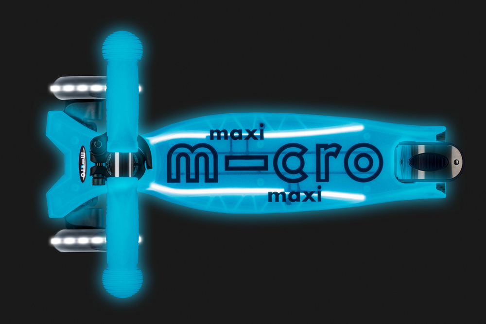 Самокат Maxi Micro Deluxe Glow Plus (светящийся) LED синий кристалл