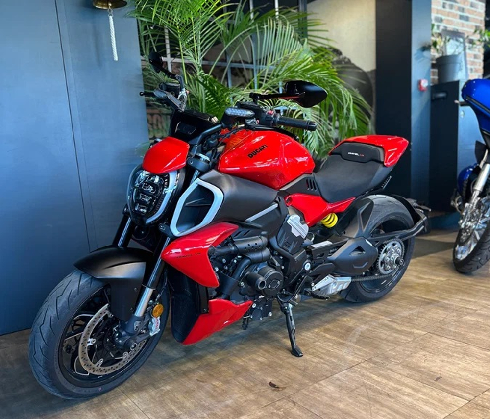 Ducati Diavel V4 (2023)