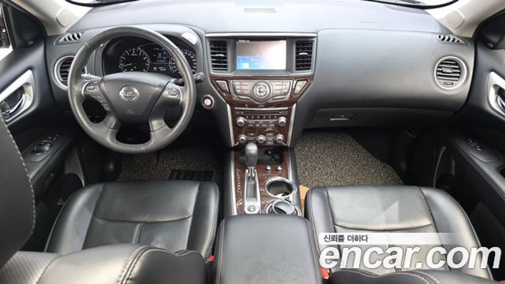 Nissan Pathfinder 3.5 4WD — 2015