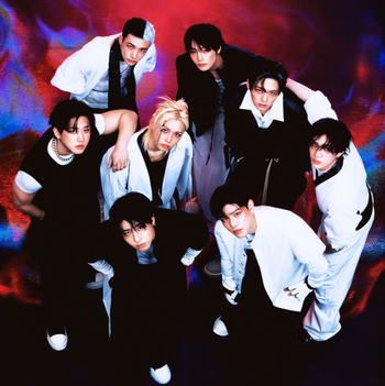 STRAY KIDS
