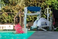Подъемник для бассейна PELICAN POOL (мобильный, автономный, высокий борт)