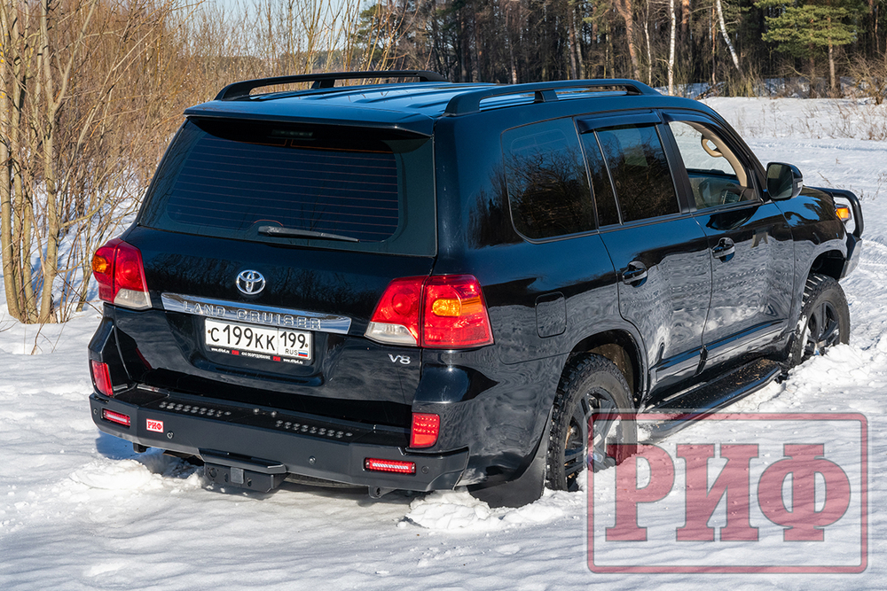 Бампер силовой задний Toyota Land Cruiser 200 2012-2015 с квадратом под фаркоп и фонарями, стандарт РИФ