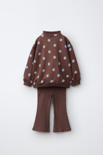 ZARA КОМПЛЕКТ ИЗ ТОЛСТОВКИ И РАСКЛЕШЁННЫХ ЛЕГИНСОВ С ПРИНТОМ В ГОРОШЕК, КОРИЧНЕВЫЙ