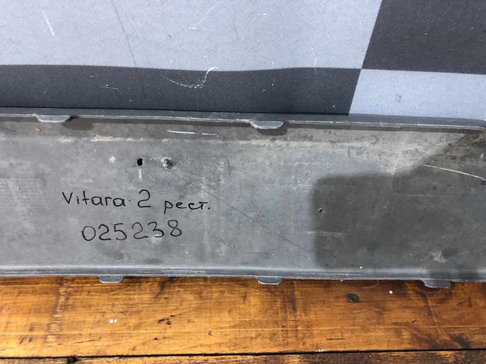 Накладка переднего бампера Suzuki Vitara 2 14-18 Б/У Оригинал 7177154p
