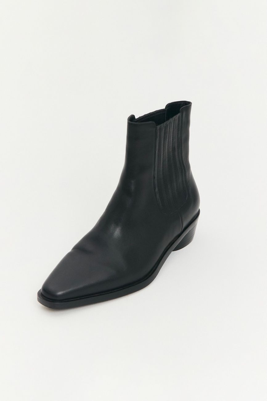 Ботинки-казаки из кожи, черный