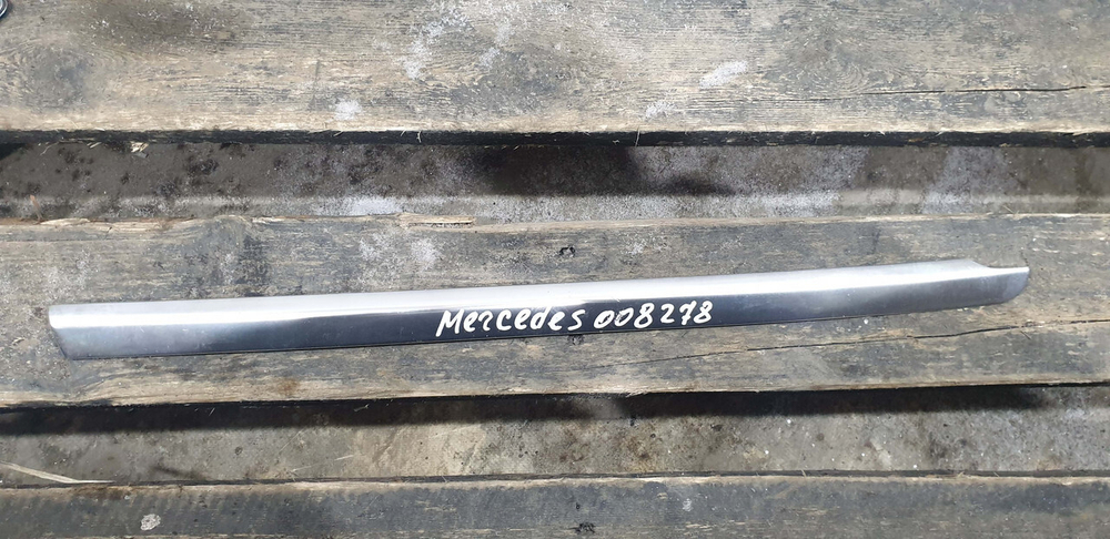 Накладка стекла заднего левого Mercedes GLC (X253) 15-нв Б/У Оригинал A2536700122