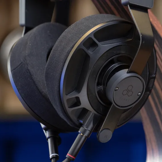 Final Audio D7000 Black