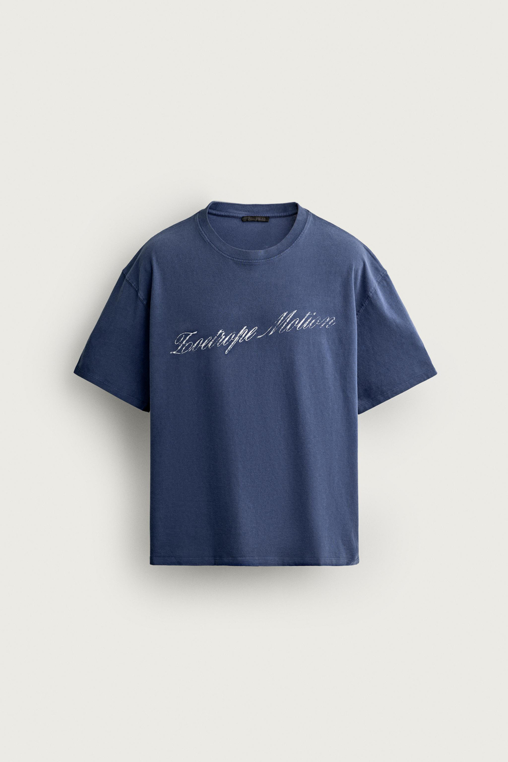 ФУТБОЛКА КРОЯ BOXY FIT С ЭФФЕКТОМ ПОТЕРТОСТИ И ПРИНТОМ — ZARA