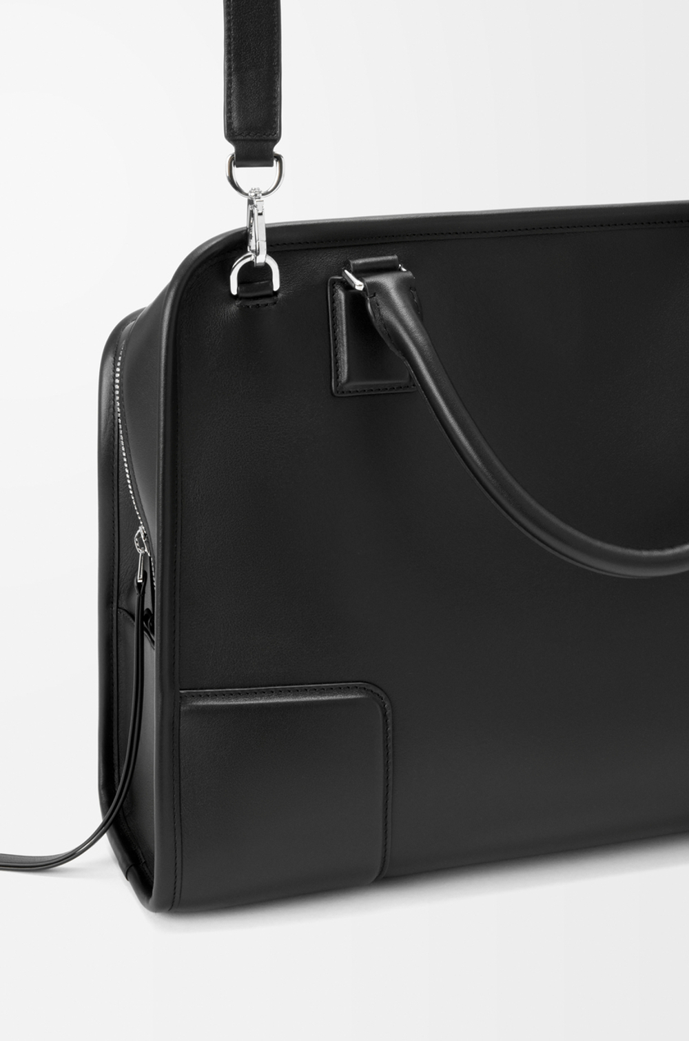 Loewe Большая сумка Amazona 180 из мягкой телячьей кожи, черный