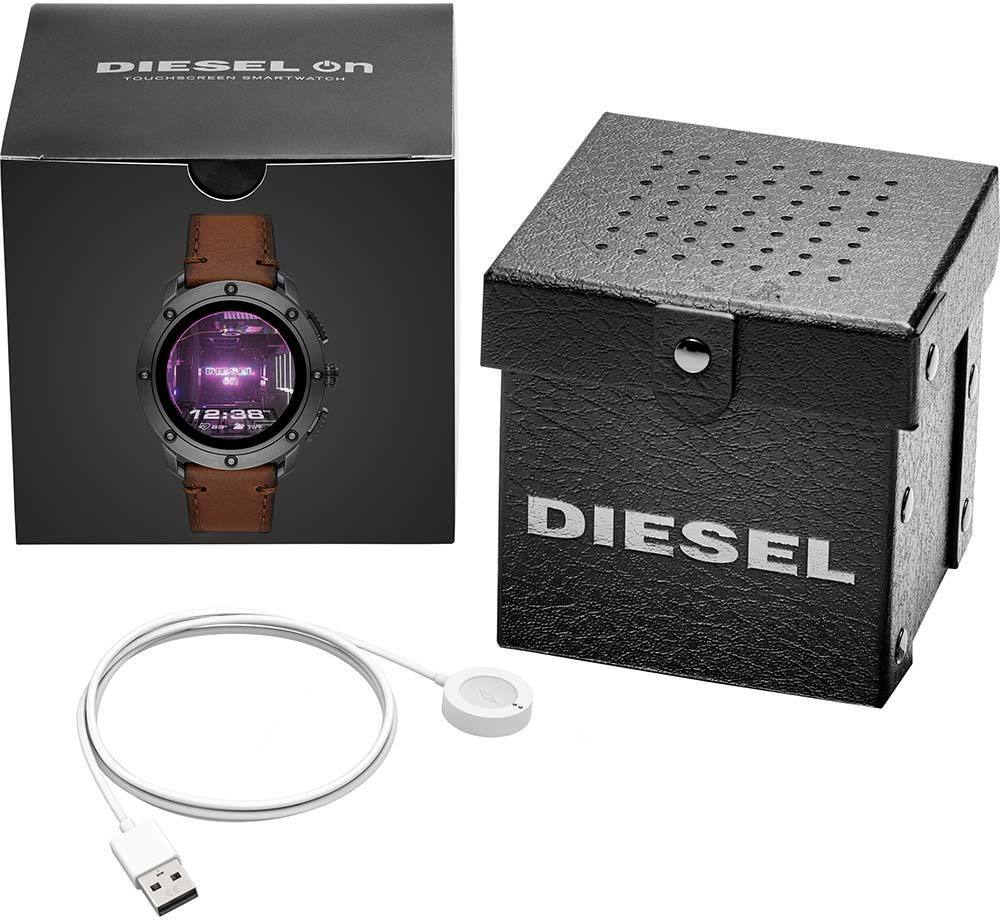 Умные наручные часы Diesel DZT2032