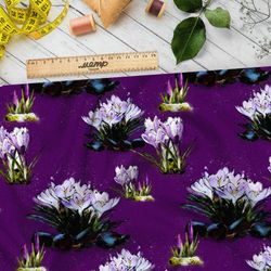 Ткань ниагара цветы крокусы на фиолетовом