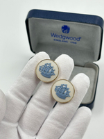 Запонки Wedgwood белые с голубым парусником