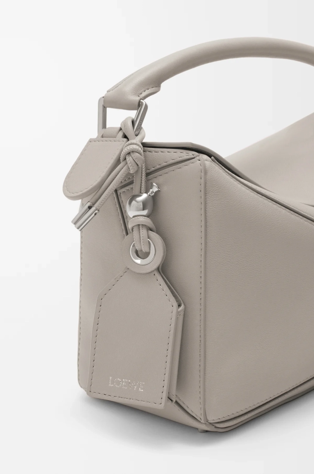 Loewe Маленькая сумка натуральной кожи, светло-серый
