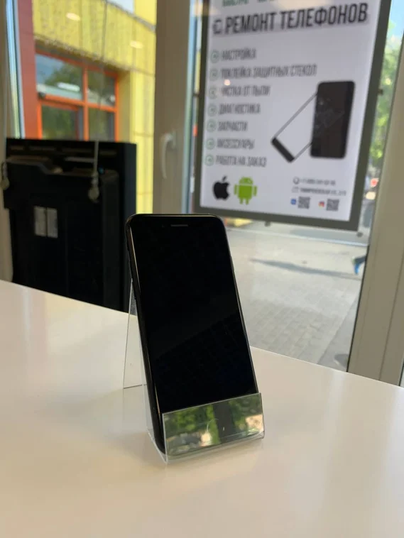 Смартфон Apple Iphone 7 32Gb Black (Витринный)