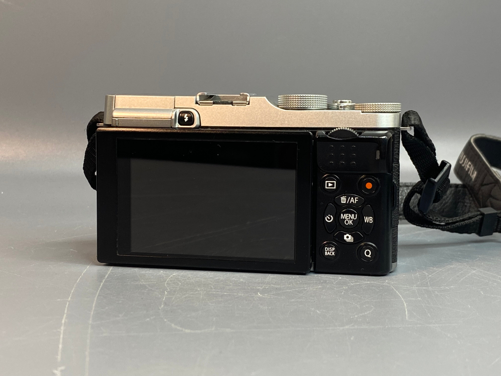 Fujifilm X-A2 Kit 16–50мм