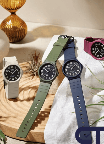 CASIO MQ-24UC-2B — классические аналоговые часы в матовом голубом цвете