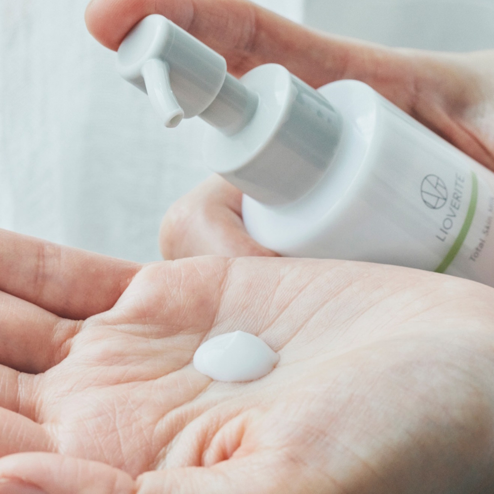 Молочко для лица и тела с аминокислотами LIOVERITE Total Skin Milk Loosen