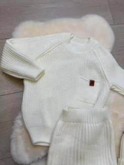 Костюм вязаный для малыша