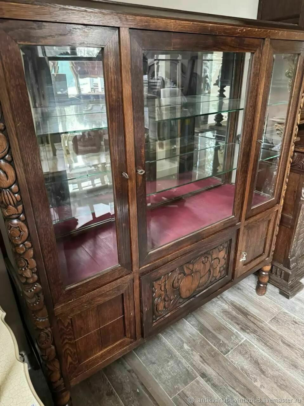 Старинная витрина