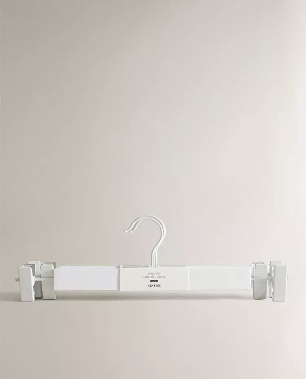 ZARA HOME ЛАКИРОВАННАЯ ДЕРЕВЯННАЯ ВЕШАЛКА С ЗАЖИМОМ (НАБОР ИЗ 3 ШТ.), БЕЛЫЙ