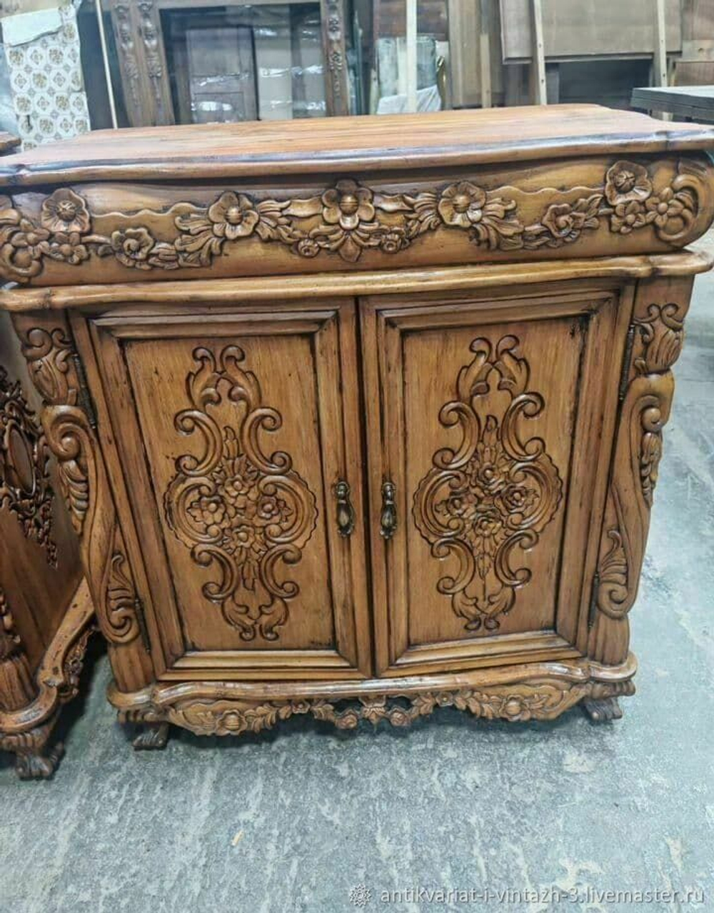 Старинные тумбы