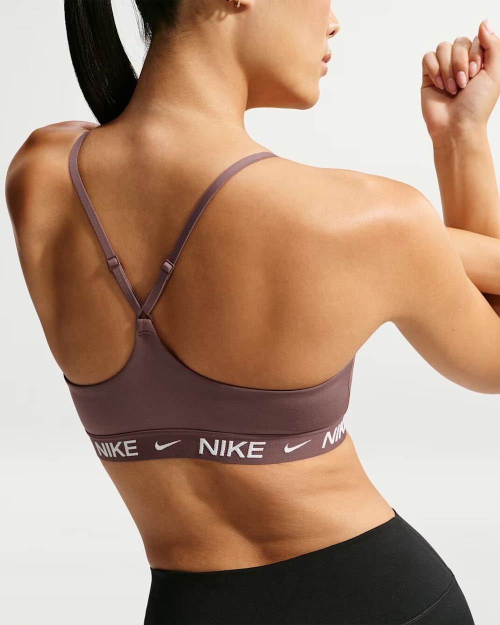 Nike Indy с легкой поддержкой Женский спортивный бюстгальтер с вставками и регулируемыми бретелями - NIKE