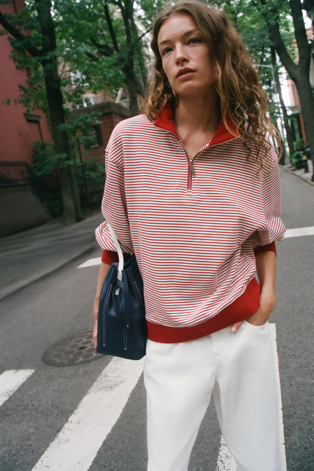 ТОЛСТОВКА В ПОЛОСКУ НА МОЛНИИ — ZARA