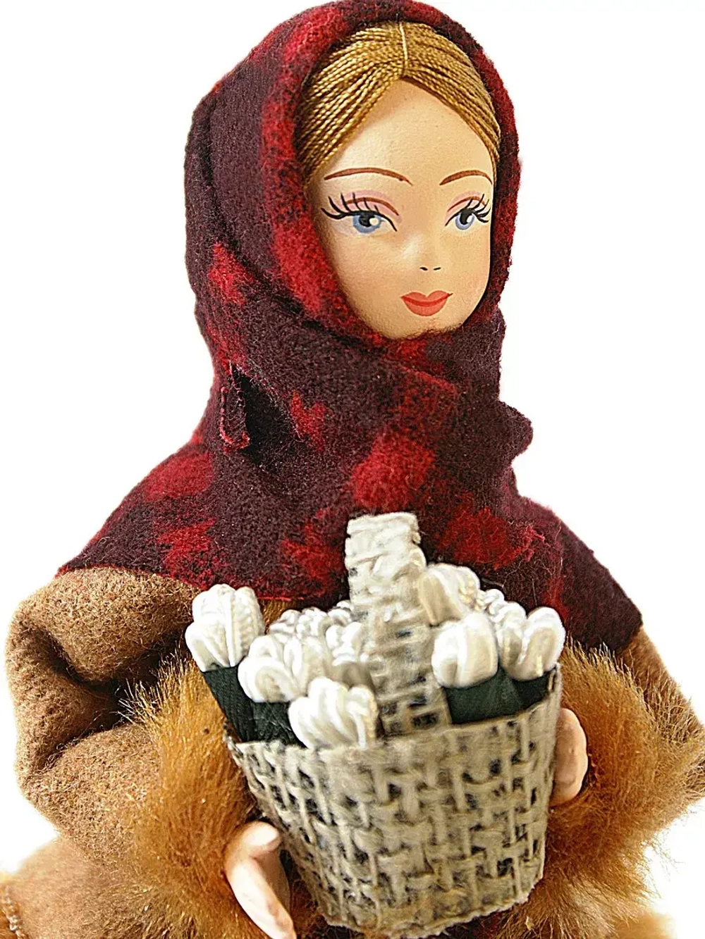 Кукла девочка с корзиной подснежников