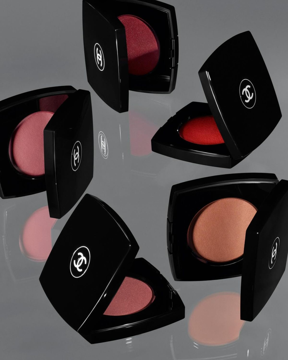 ЯРКИЙ КОНТРАСТ НА ЩЕКАХ - CHANEL - SEPHORA -
