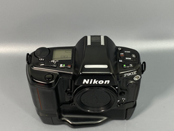 Nikon F90X + MB-10